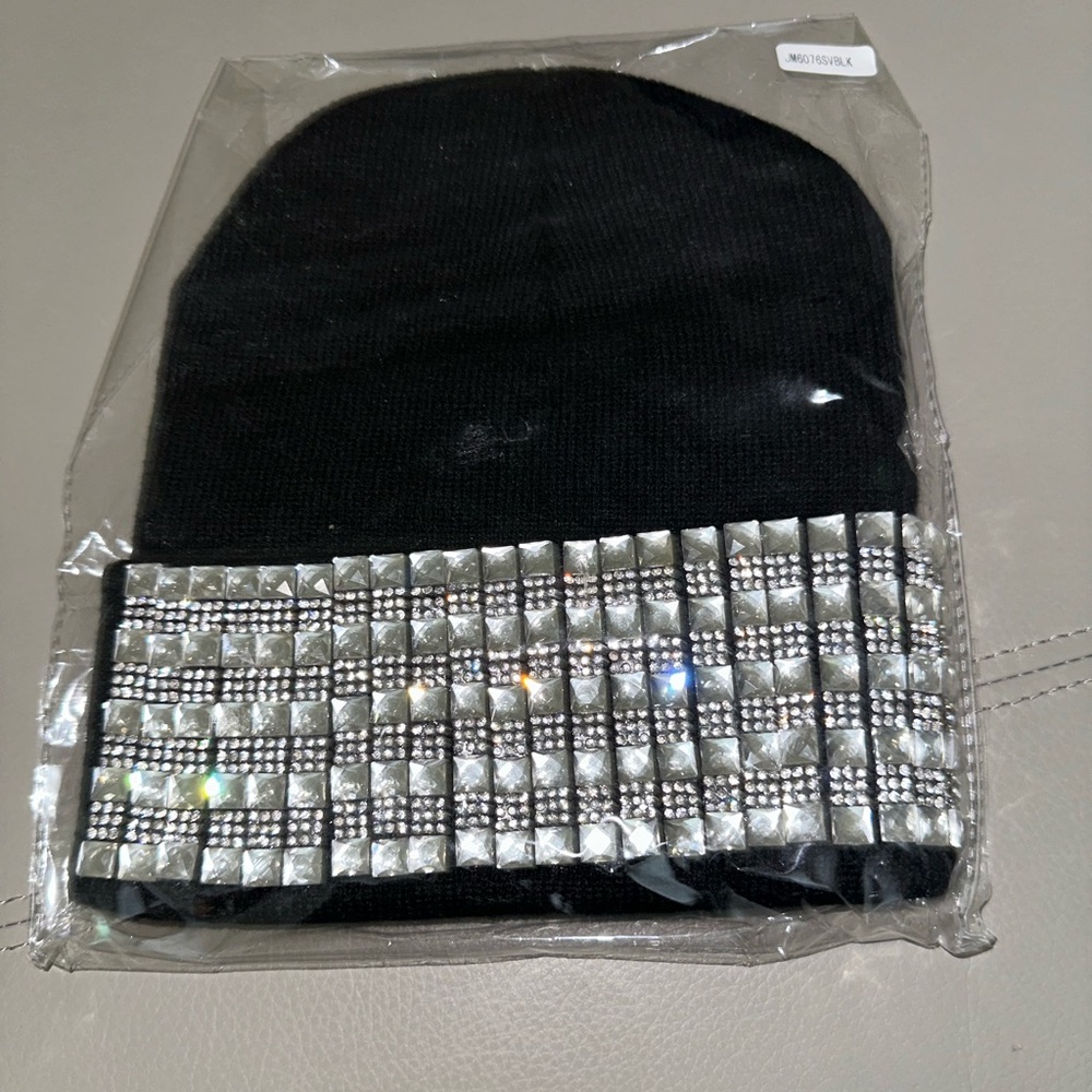 New Bling Black knitted Beanie - Picture 2 of 6